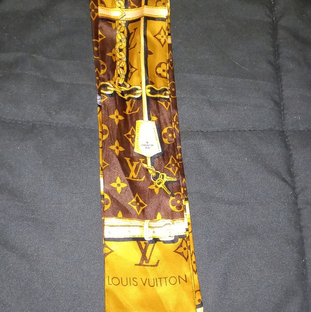 Louis Vuitton scarf